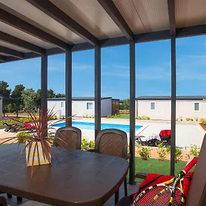 4* Kompleks wypoczynkowy Adria Mobile Homes In Kastanija